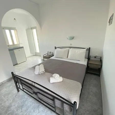 Hotel M.g. & Apts Perissa (Santorini)